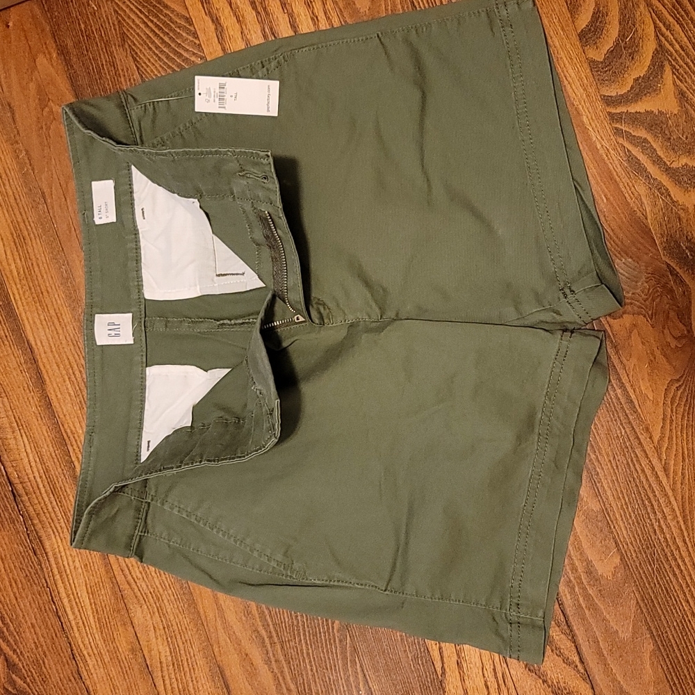 Gap 5.5" Inseam Size 6